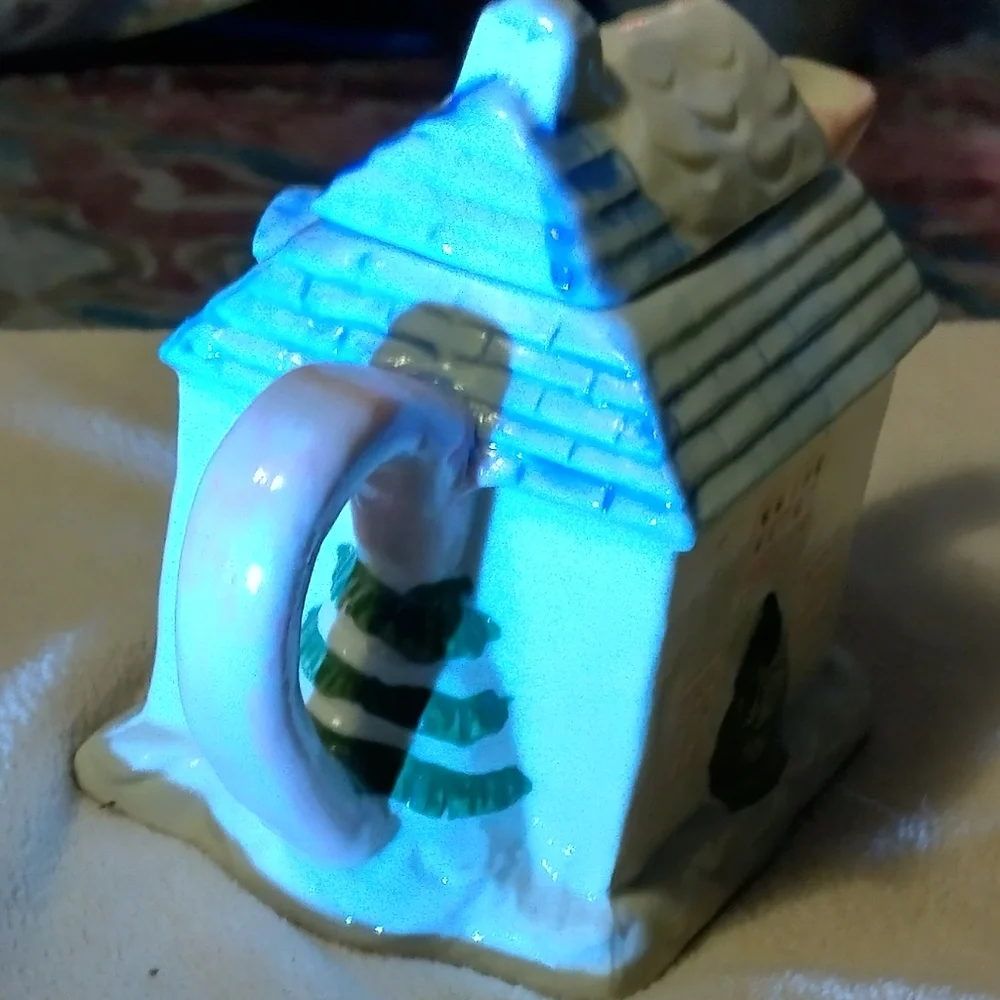 Holiday Tea Pot - Picture 9 of 10